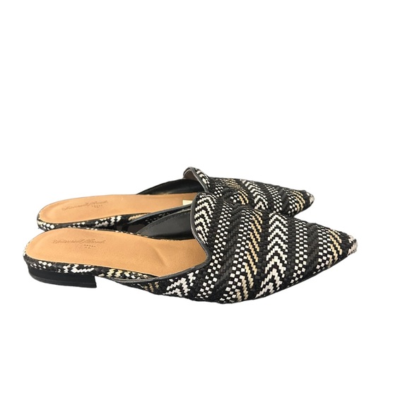 Universal Thread Goods Co Black White Slide Aztec Flats Pointed Toe Size 7 - Picture 8 of 12